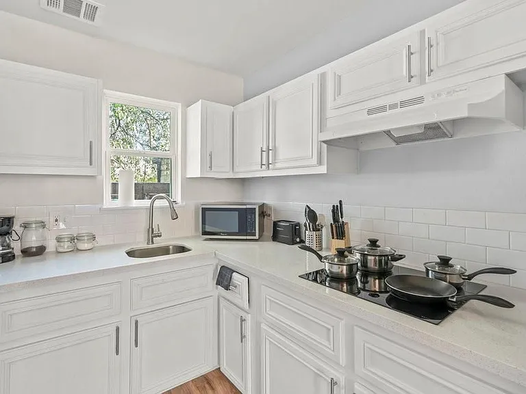 Anita Street Apartments 10